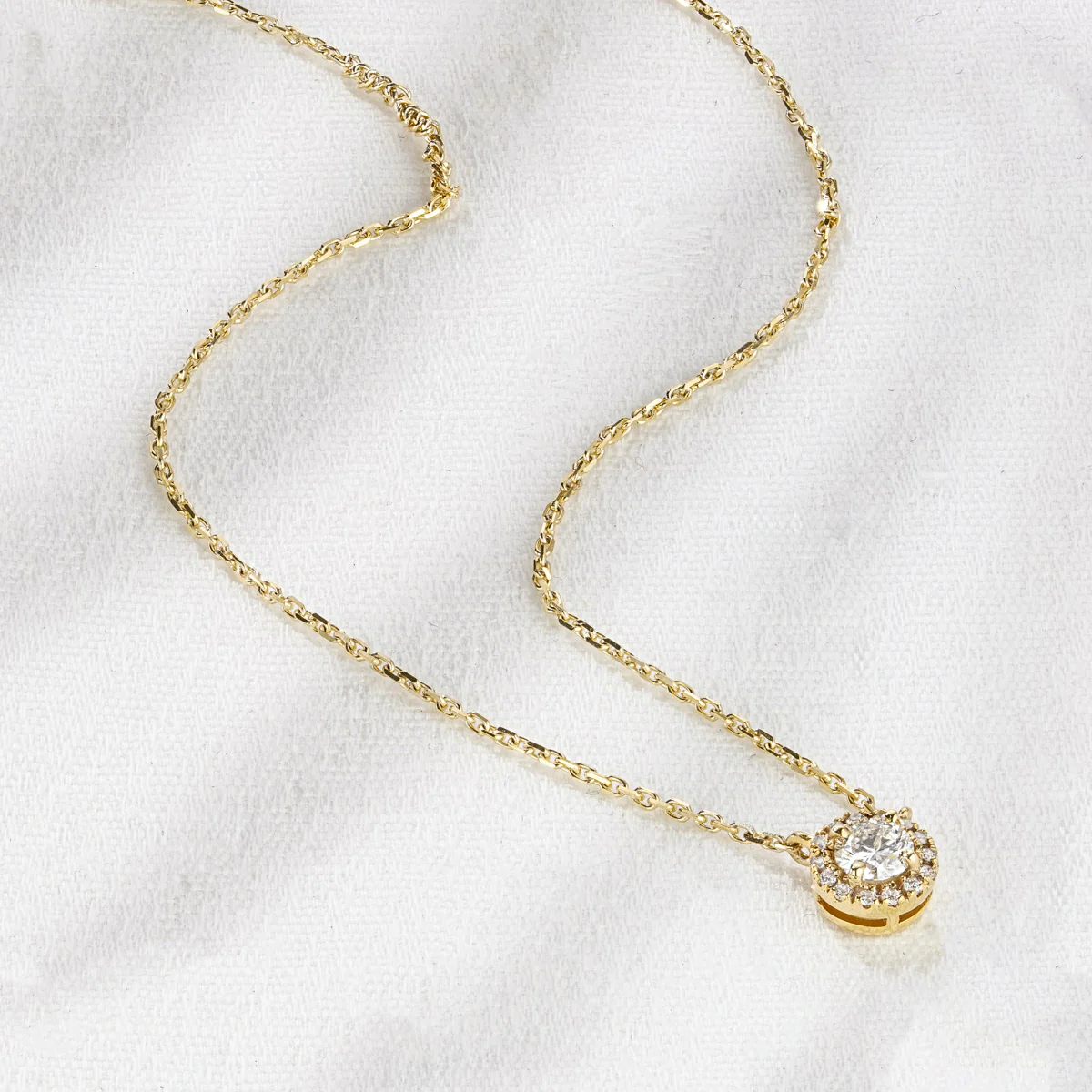 Lumia Lab Diamond Halo Necklace 0.40ct F/VS in 9K Gold - Image 3