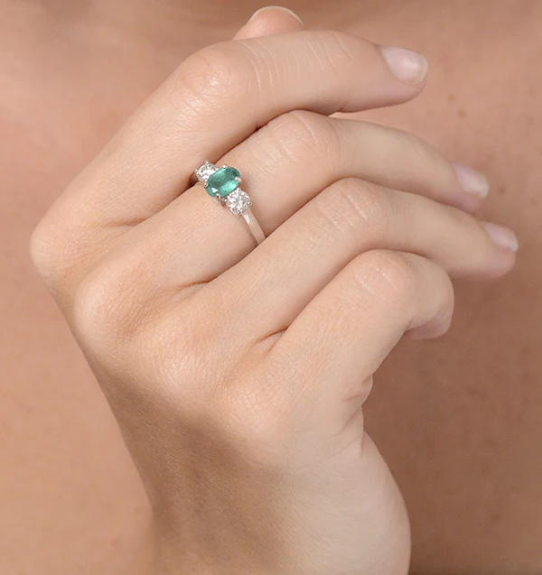0.70ct Oval Cut Emerald and Lab Diamond 3 Stone Ring in 9K White Gold - Image 4