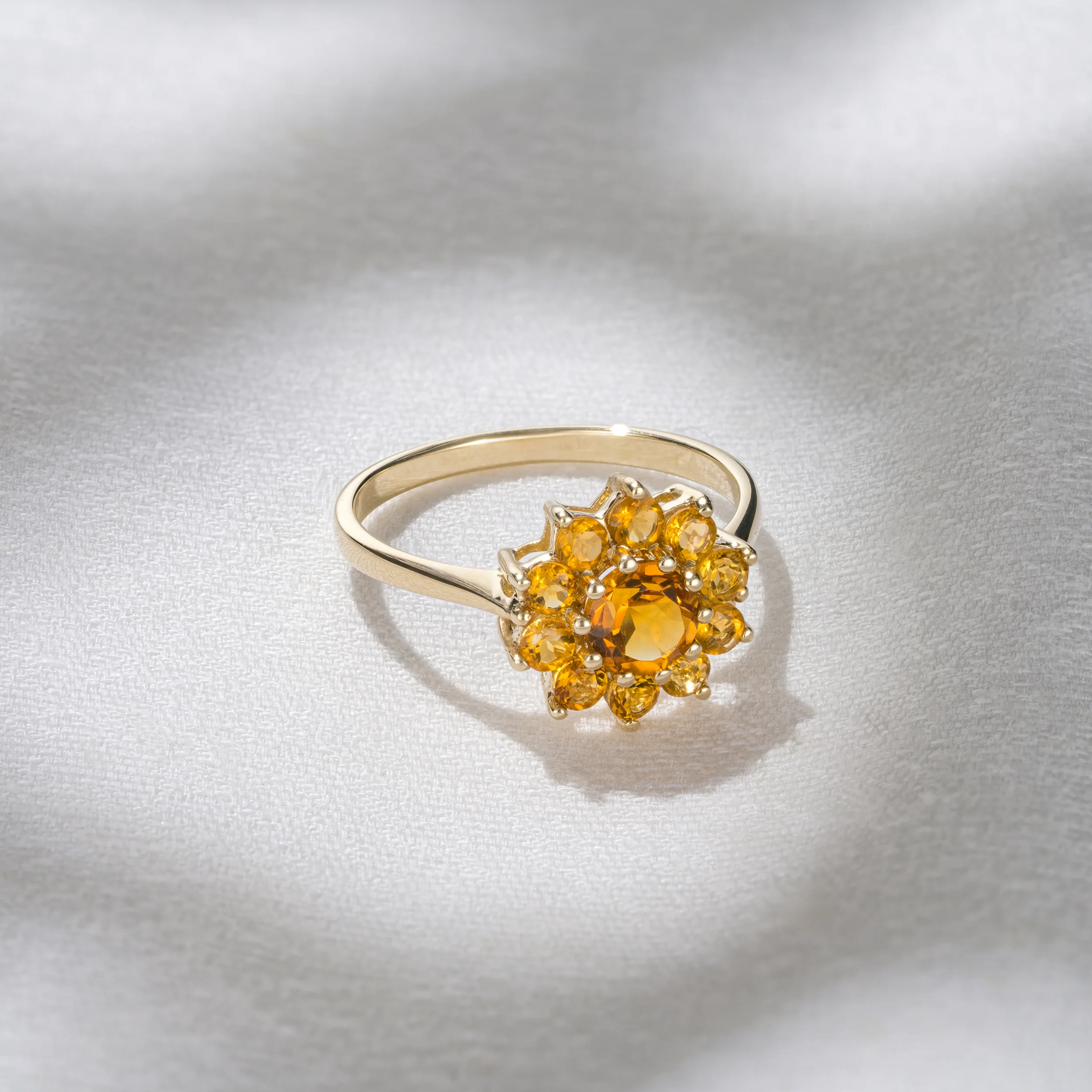 0.96ct Citrine Cluster Ring in 9K Yellow Gold - Image 2