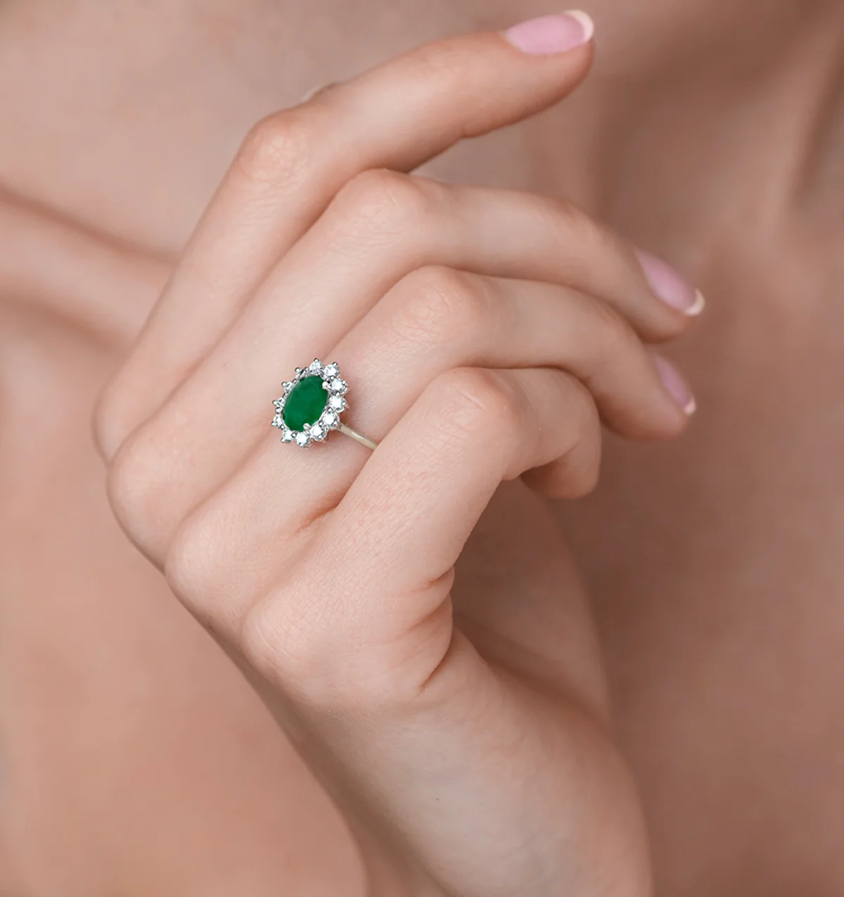 1.15ct Oval Cut Emerald and Lab Diamond Halo Ring in 9K White Gold - Image 4