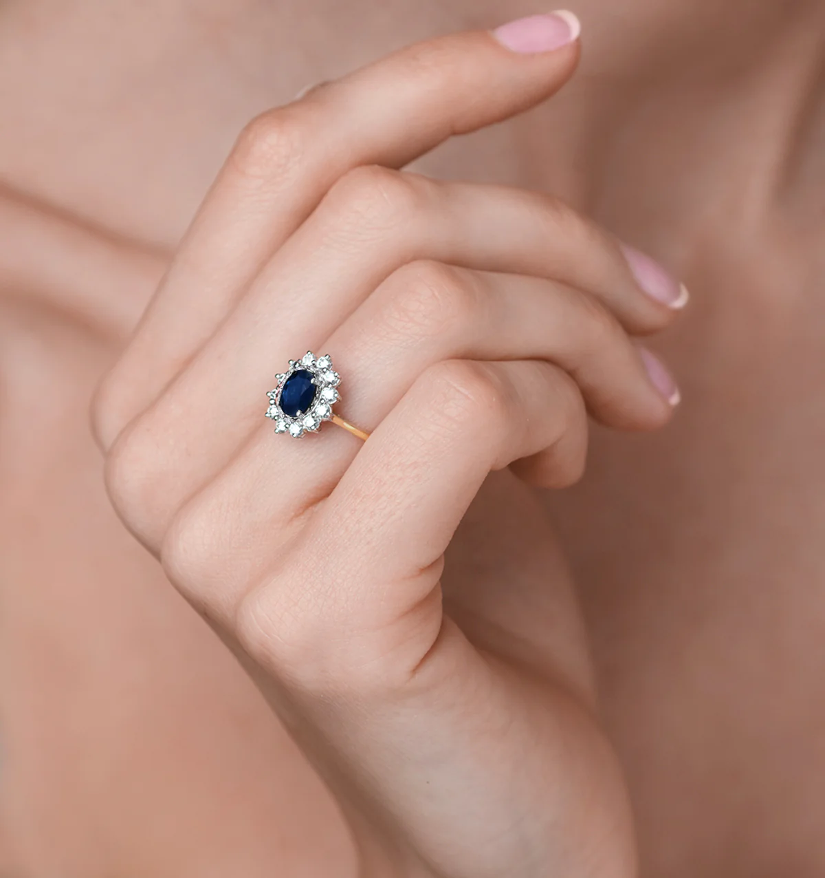 1.55ct Oval Cut Sapphire and Lab Diamond Halo Ring in 9K Yellow Gold - Image 4