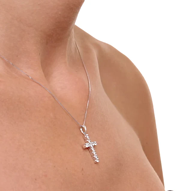 1.00ct Diamond and 18K White Gold Cross Pendant Necklace - FR42 - Image 4