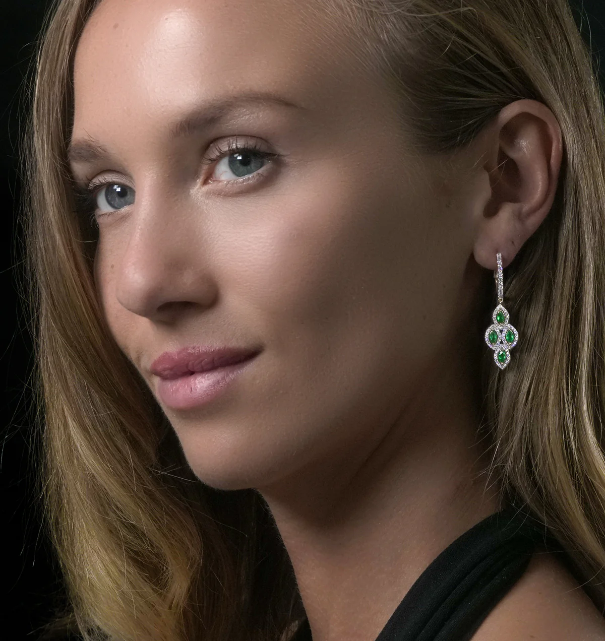 1.10ct Emerald Asteria Diamond Drop Earrings in 18K White Gold - Image 3
