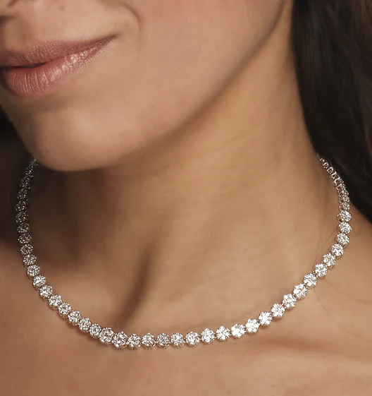18KW Diamond Cluster Necklace 3.00ct H/Si - Image 2