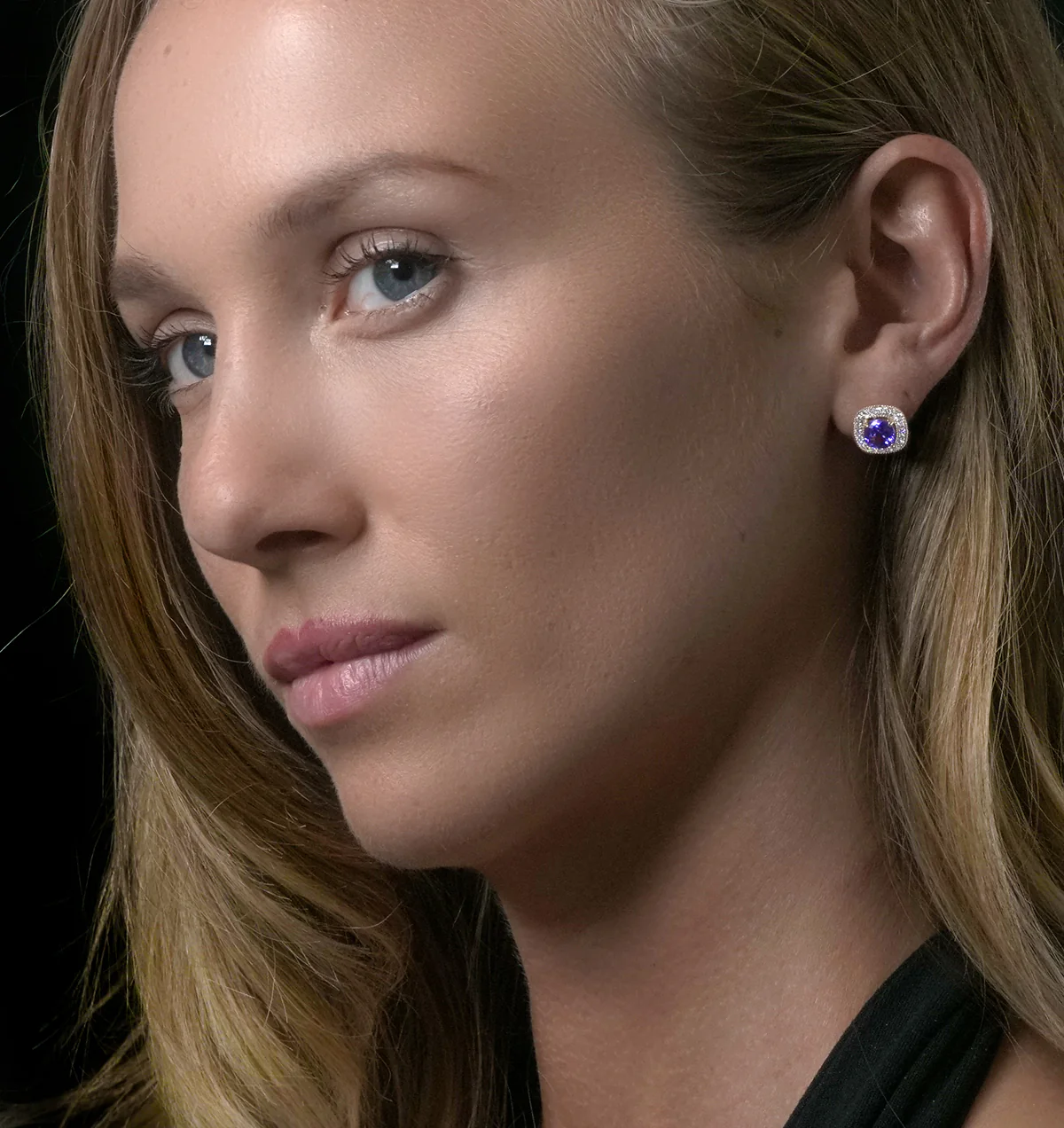 2.20ct Tanzanite Asteria Collection Diamond Halo Earrings in 18K Gold - Image 3