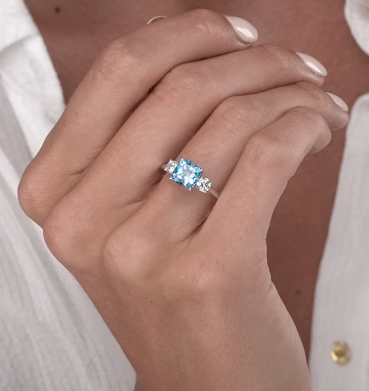 2.50ct Cushion Cut Blue Topaz Lab Diamond Asteria Ring 9K White Gold - Image 3
