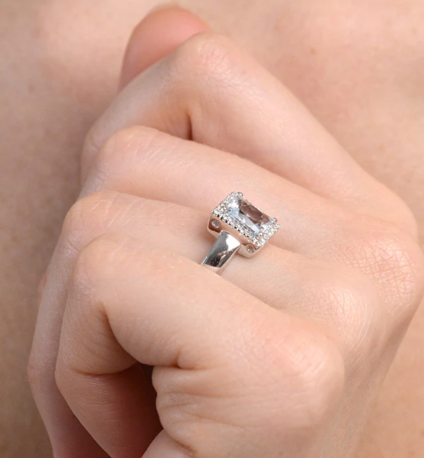 Aquamarine 1.42CT And Diamond 9K White Gold Ring - Image 3