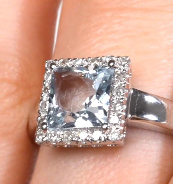 Aquamarine 1.42CT And Diamond 9K White Gold Ring - Image 4