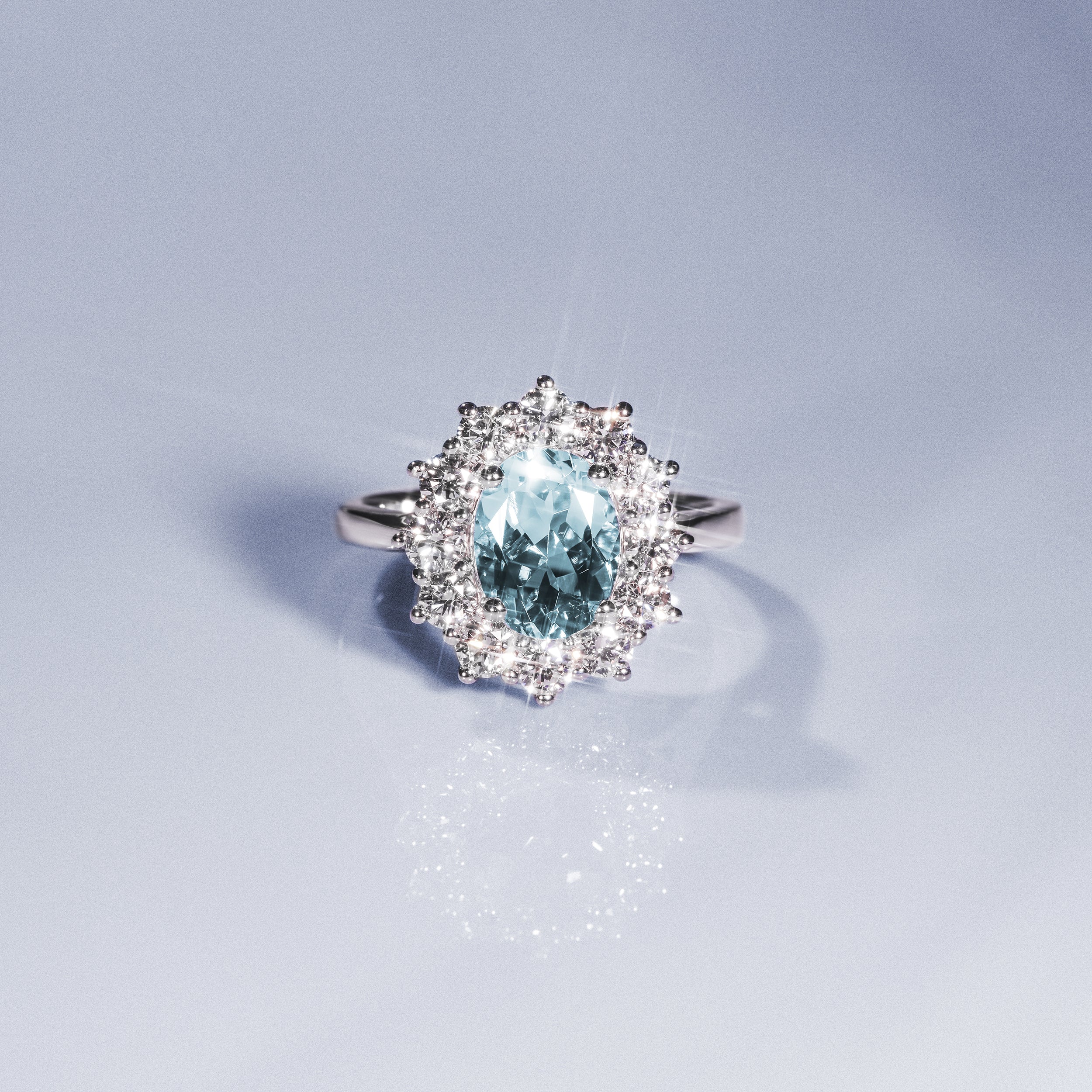Aquamarine 1.7ct and Diamond 1.00ct Cluster Ring in 18K White Gold - Image 7