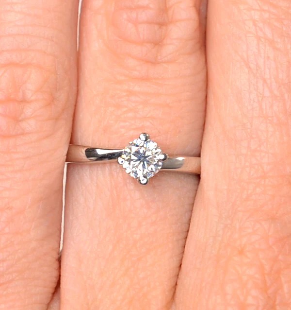 Certified 0.50CT Lily Platinum Engagement Ring G/SI1 - Image 4