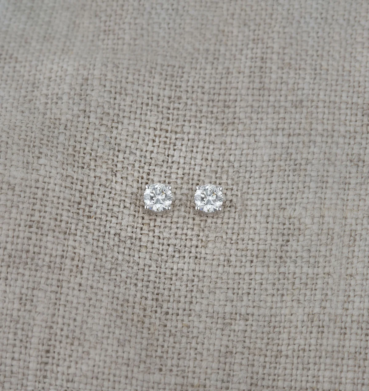 Diamond Earrings 0.20CT Studs H/SI Quality in 18K White Gold - 3mm - Image 6