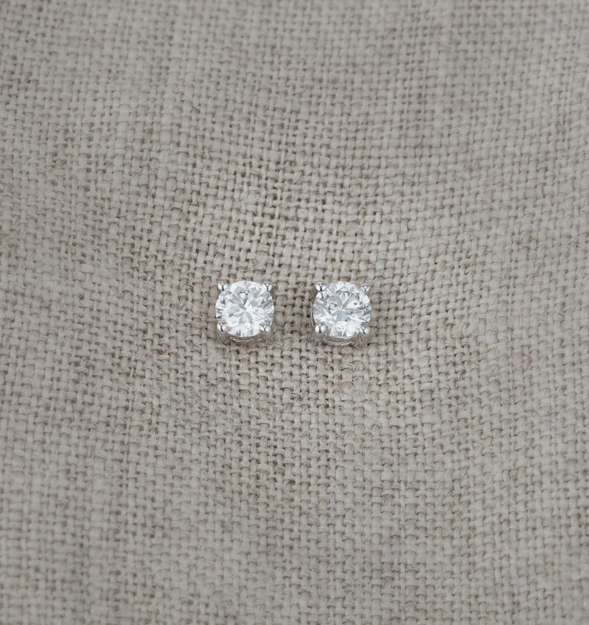 Diamond Earrings 0.50CT Studs H/SI Quality in Platinum - 4.1mm - Image 4