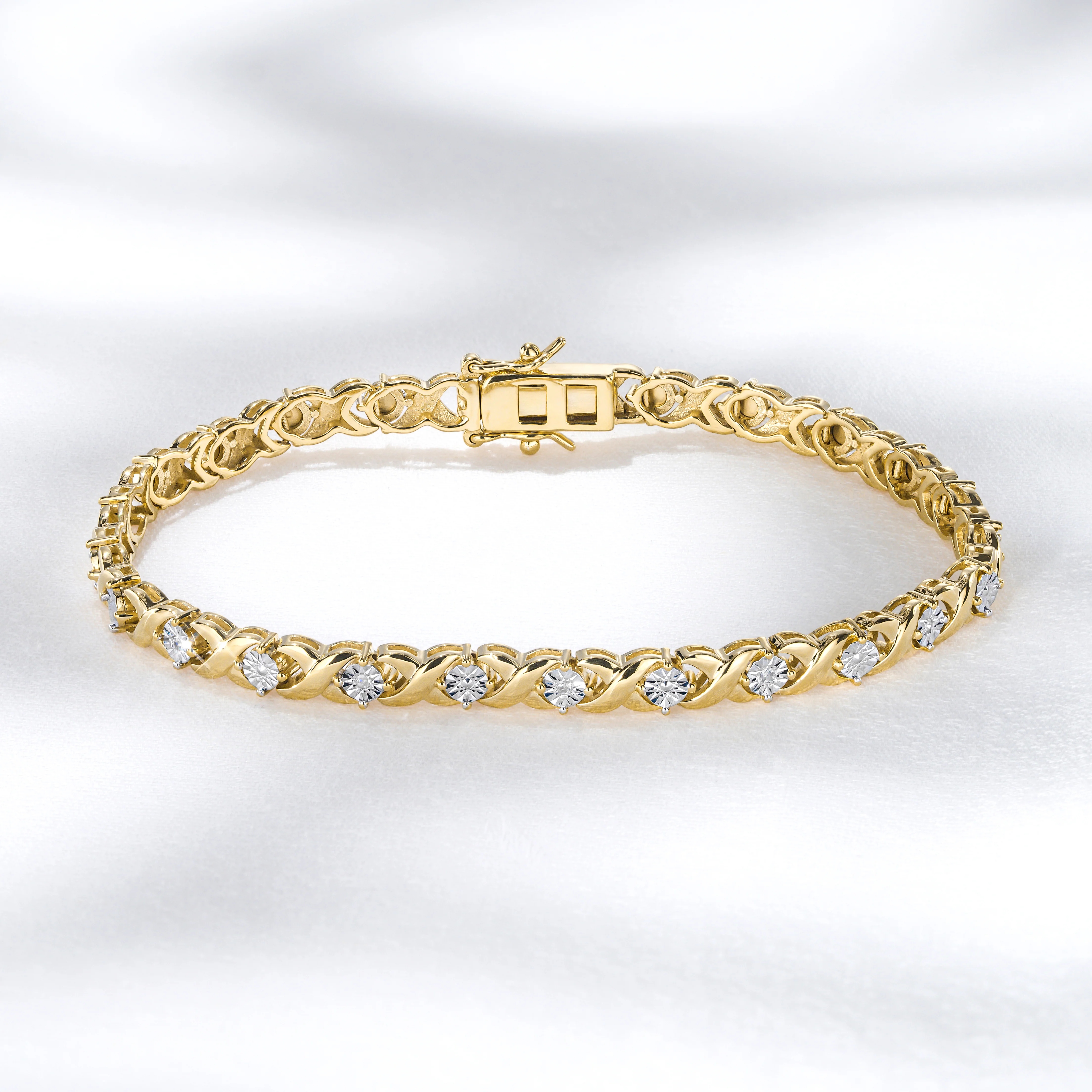Diamond Kisses Bracelet With 0.05ct Set in 18K Gold Vermeil - Image 8