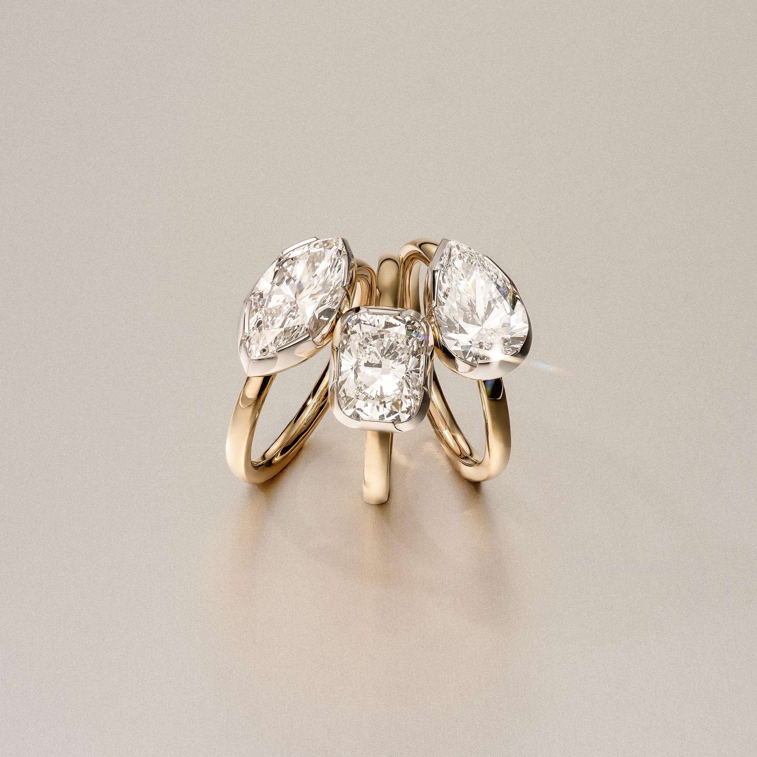 East West 2.00ct Elongated Cushion Cut Lab Diamond Solitaire Engagement Ring in 18K Yellow Gold - Image 8