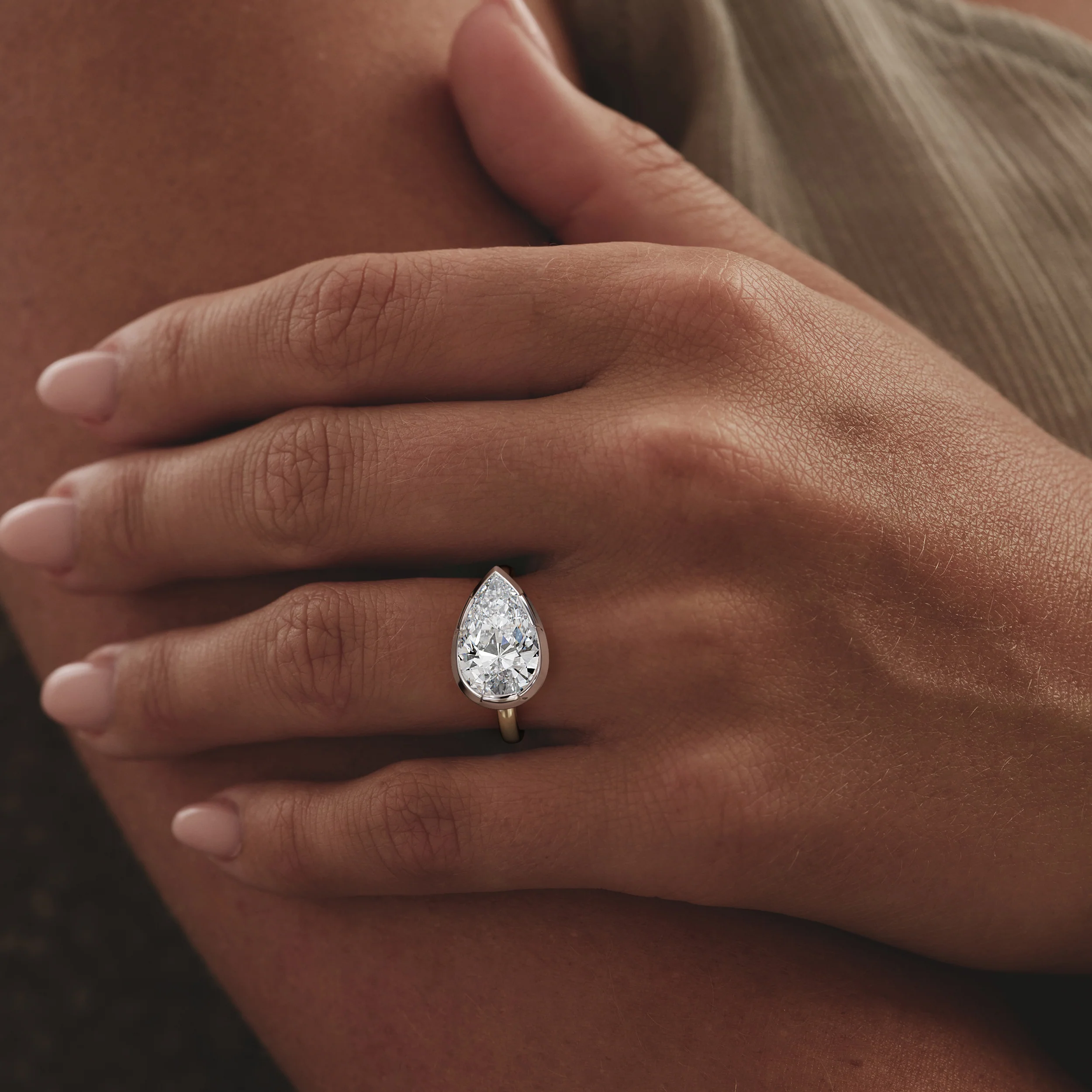 East West 5.00ct Pear Cut Lab Diamond Solitaire Engagement Ring in 18K Yellow Gold - Image 2