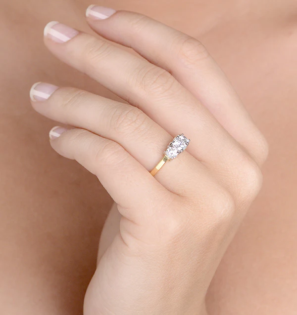 Ellie 18K Gold 3 Stone Diamond Ring 1.00CT H/SI - Image 4