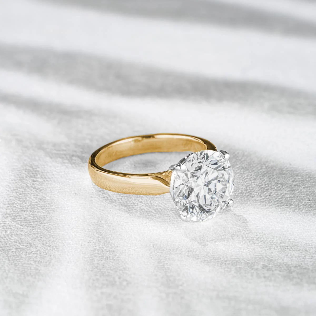 Elysia 5.00ct Lab Diamond Round Cut Engagement Ring in 18K Yellow Gold G/VS1 - Image 6