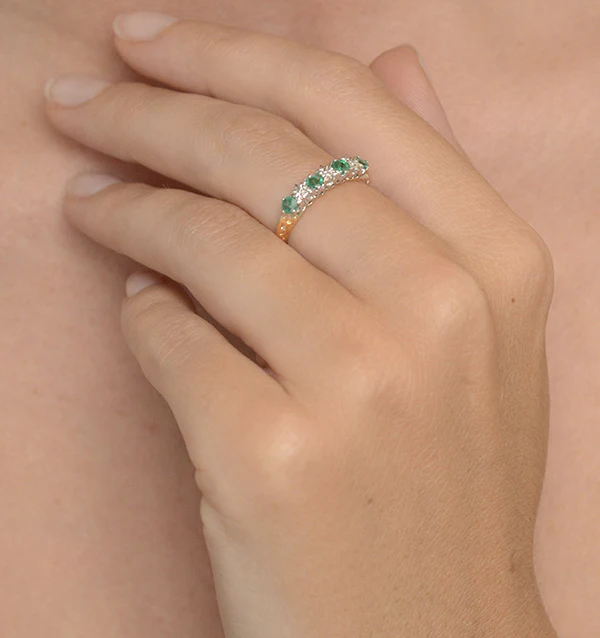 Emerald 0.28ct And Diamond 9K Gold Ring - Image 4