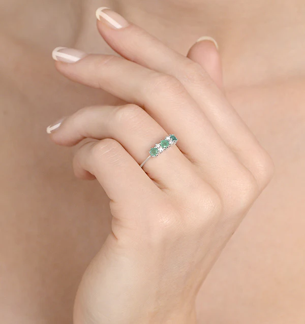 Emerald 0.45ct And Diamond 9K White Gold Ring - Image 3