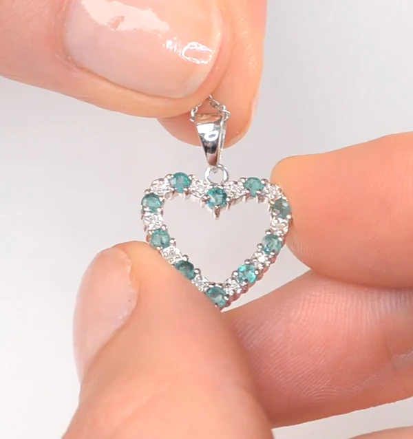 Emerald 0.54CT And Diamond 9K White Gold Heart Pendant Necklace - Image 4