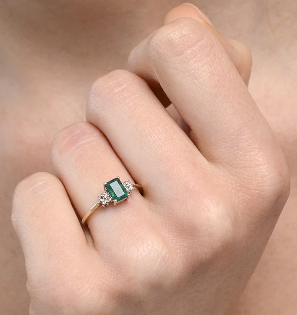 Emerald 0.65ct And Diamond 9K Gold Ring - Image 4