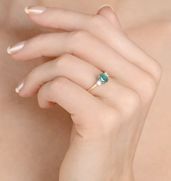 Emerald 0.75ct And Diamond 18K Gold Ring - Image 4