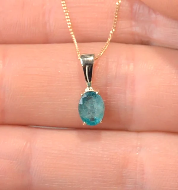 Emerald 0.76CT 9K Yellow Gold Pendant Necklace - Image 3