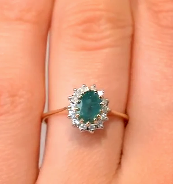 Emerald 0.83ct And Diamond 9K Gold Ring - Image 3