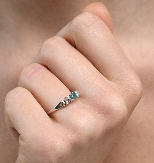 Emerald 3.75mm And Diamond 9K White Gold Ring - Image 4