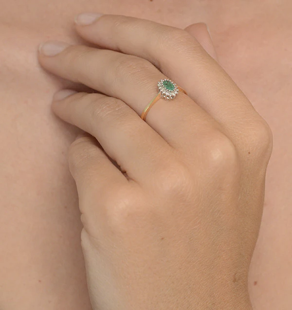 Emerald 5 x 3mm And Diamond 9K Gold Ring - Image 4