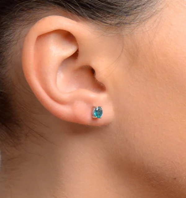 Emerald 5 x 4mm 0.64ct 18K White Gold Earrings - Image 3