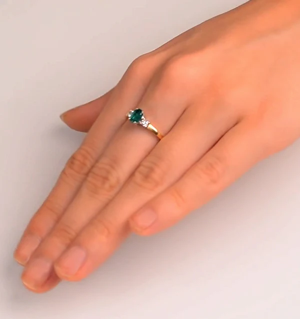 Emerald 6 x 4mm And Diamond 18K Gold Ring N4314 - Image 4