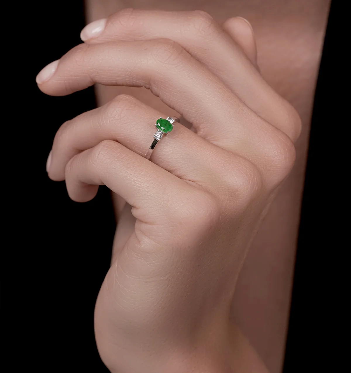 Emerald 6 x 4mm And Diamond 18K White Gold Ring N4314Y - Image 4