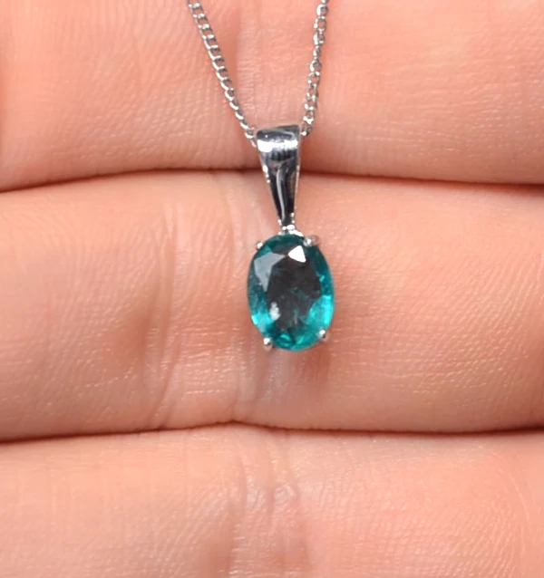 Emerald 7 x 5mm Pendant Necklace Set in 9K White Gold - Image 4