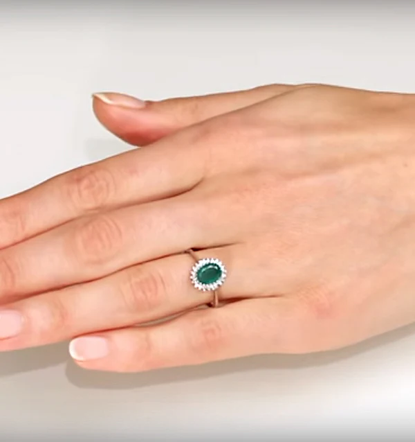 Emerald 8 x 6mm And Diamond 9K White Gold Ring - Image 4