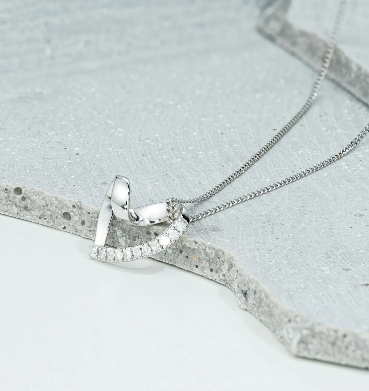 Heart Pendant Necklace 0.10ct Diamond 9K White Gold - Image 5