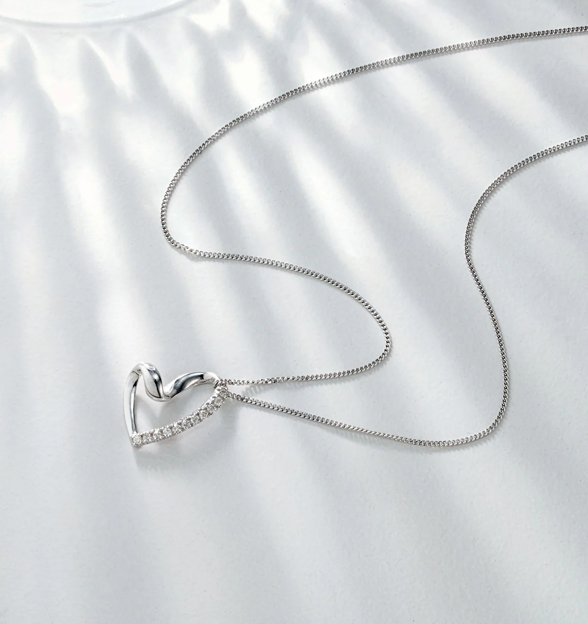 Lab Diamond Heart Necklace Pendant 0.10ct H/SI Set in 925 Silver - Image 3