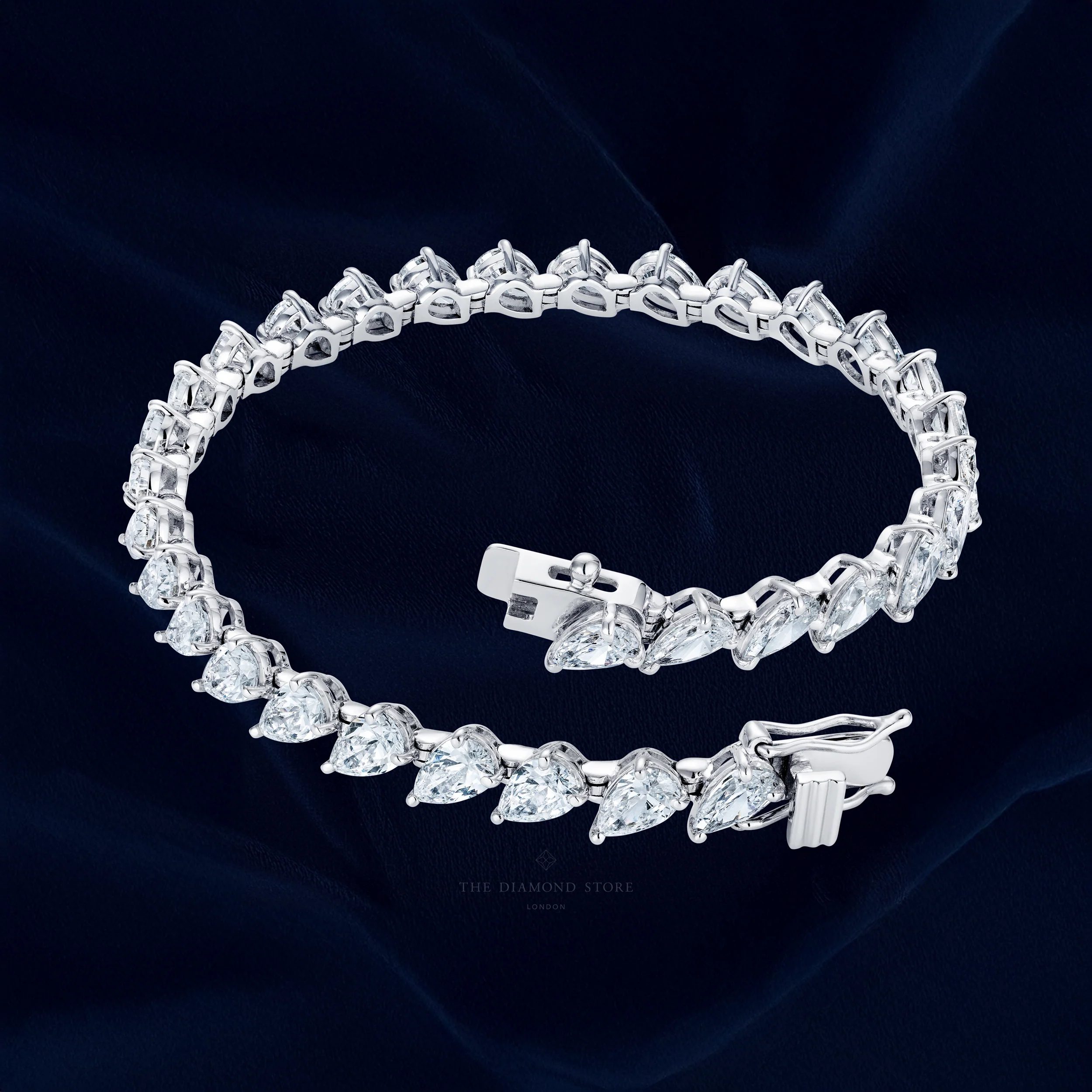 LUXE 11.00ct Lab Diamond Tennis Bracelet with IGI Certified Pear-Cut Diamonds in 18K White Gold - Image 5