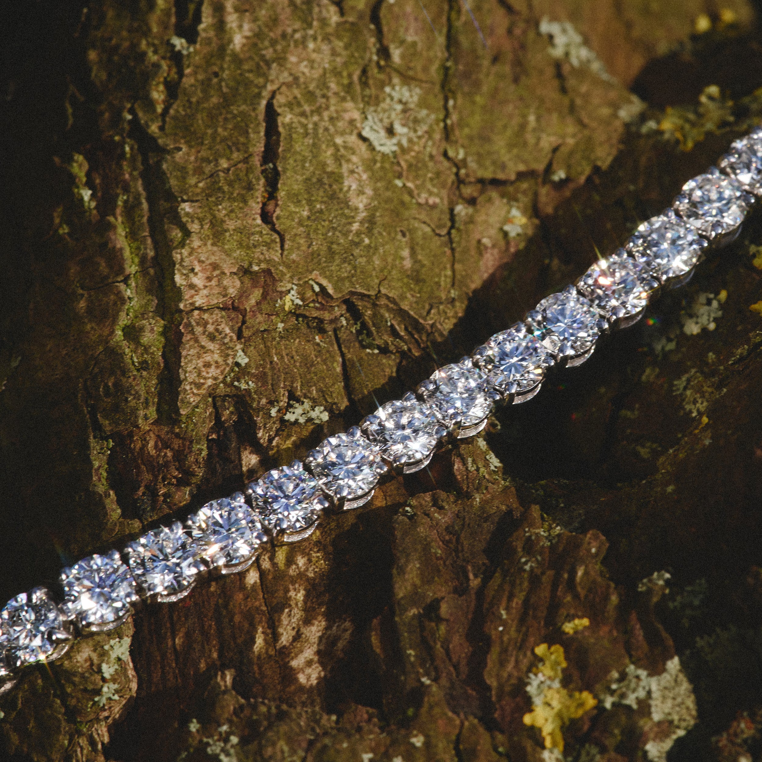LUXE 19.00ct Lab Diamond Tennis Bracelet with IGI Certified Brilliant-Cut Diamonds in 18K White Gold - Image 4