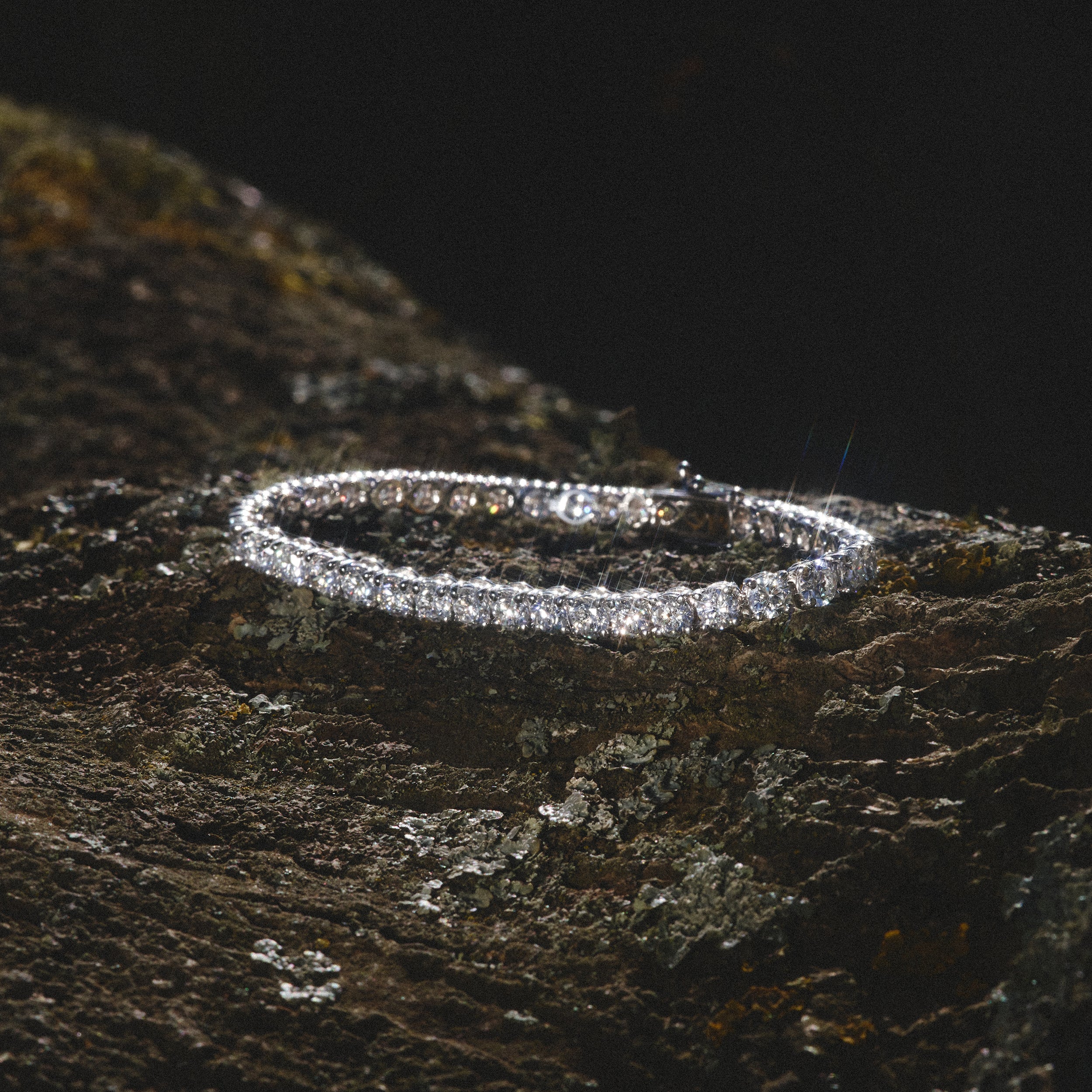 LUXE 19.00ct Lab Diamond Tennis Bracelet with IGI Certified Brilliant-Cut Diamonds in 18K White Gold - Image 6