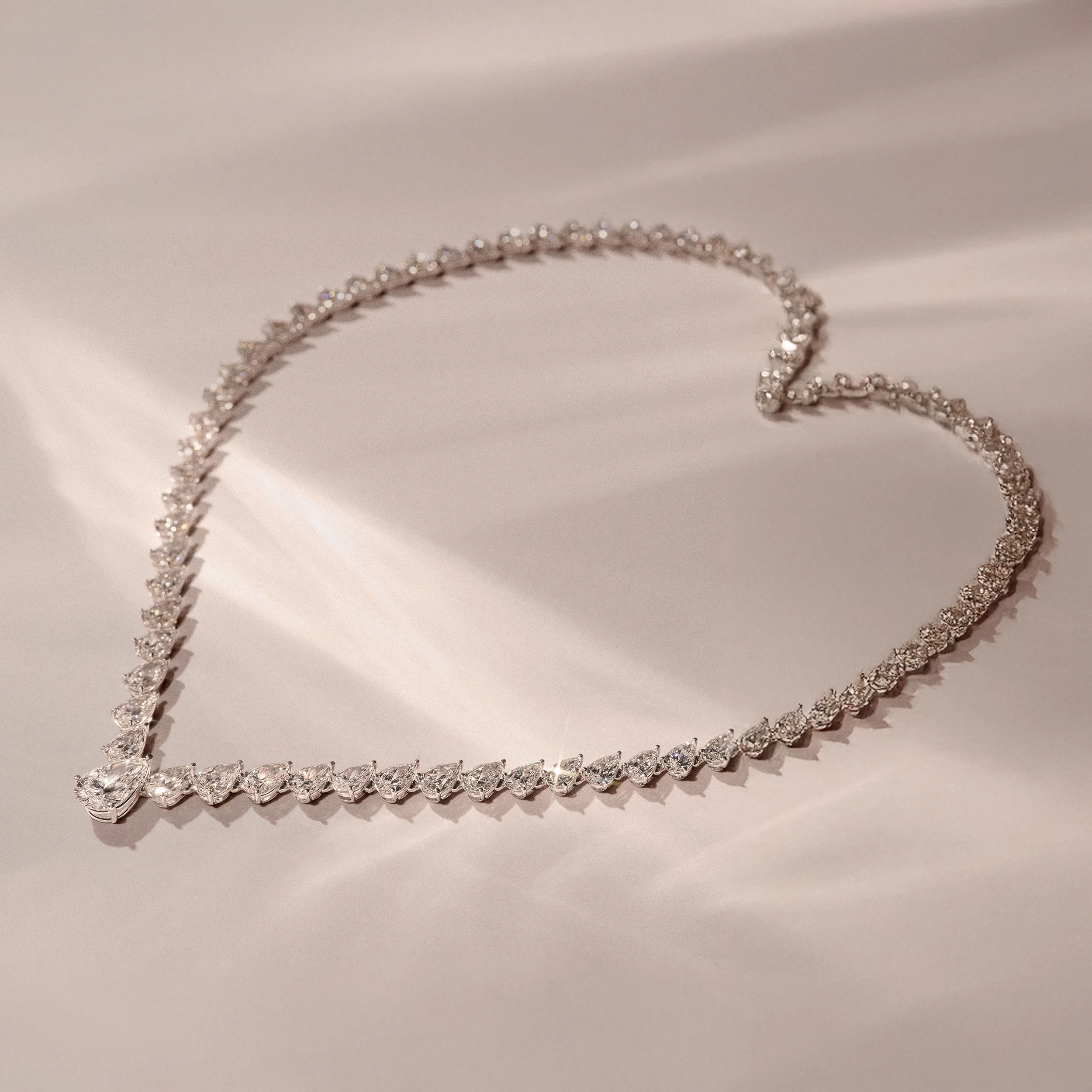 LUXE 32.00ct Lab Diamond Necklace with 3.00ct IGI Certified Pear-Cut Centre in 18K White Gold - Image 7