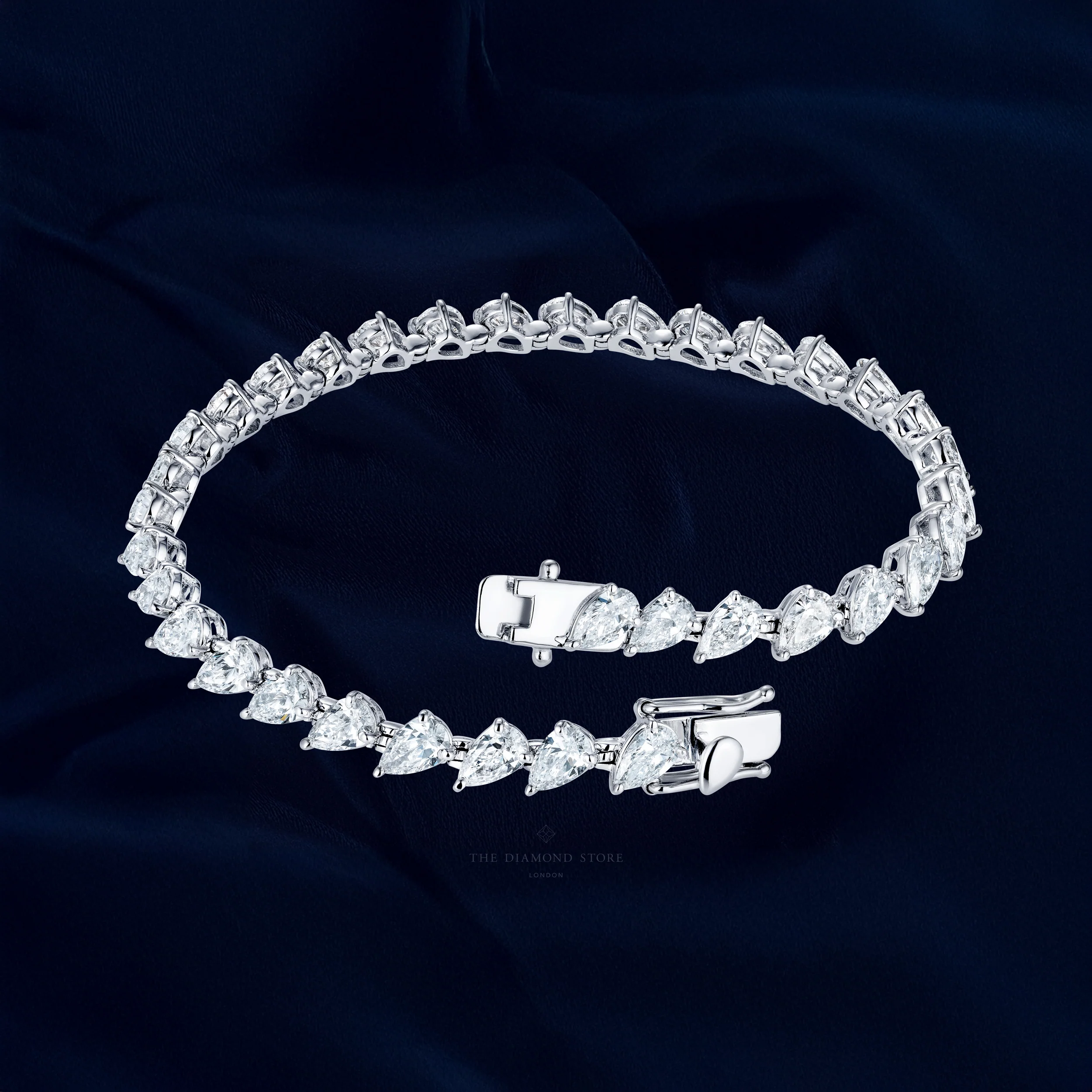 LUXE 8.00ct Lab Diamond Tennis Bracelet with IGI Certified Pear-Cut Diamonds in 18K White Gold - Image 4