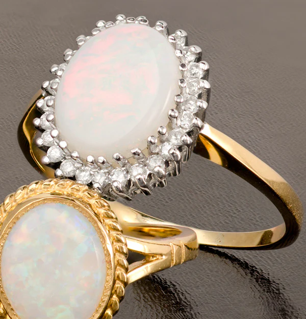 Opal 10 x 8mm And Diamond 9K Yellow Gold Ring - Image 2