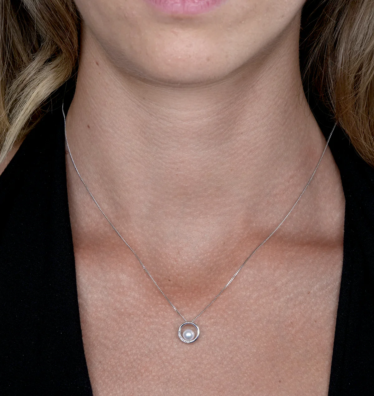 Pearl and Diamond Circle Stellato Necklace in 9K White Gold - Image 3