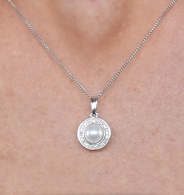 Pearl and Diamond Halo Stellato Pendant Necklace in 9K White Gold - Image 3