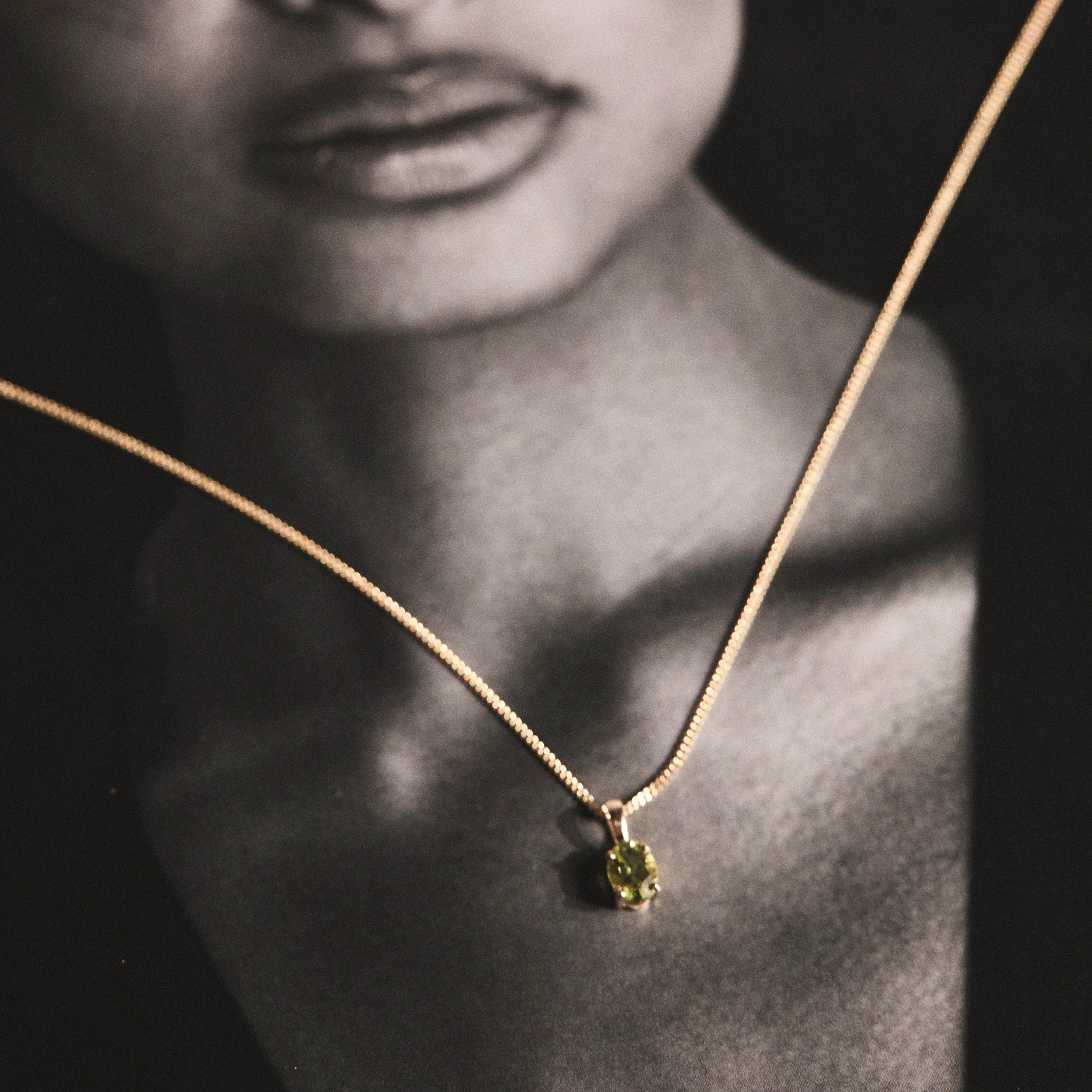 Peridot 7 x 5mm 9K Yellow Gold Pendant Necklace - Image 3