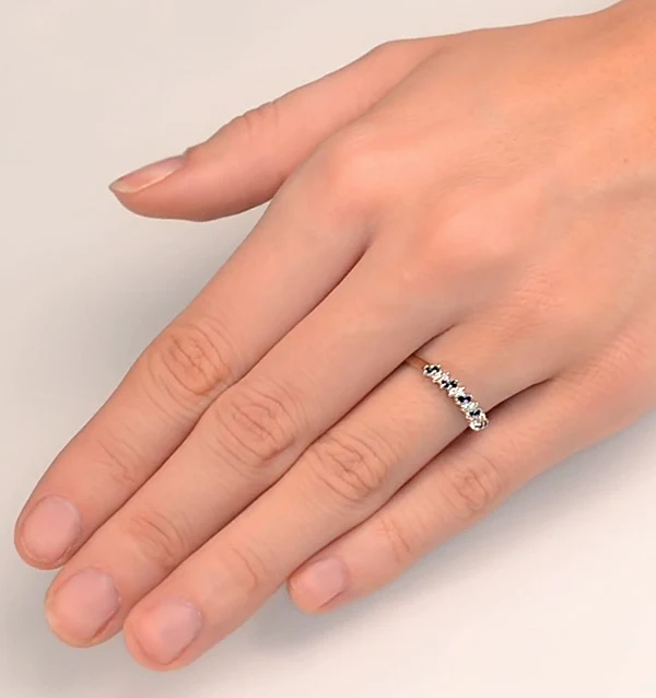 Sapphire 0.18ct And Diamond 9K Gold Ring - Image 4