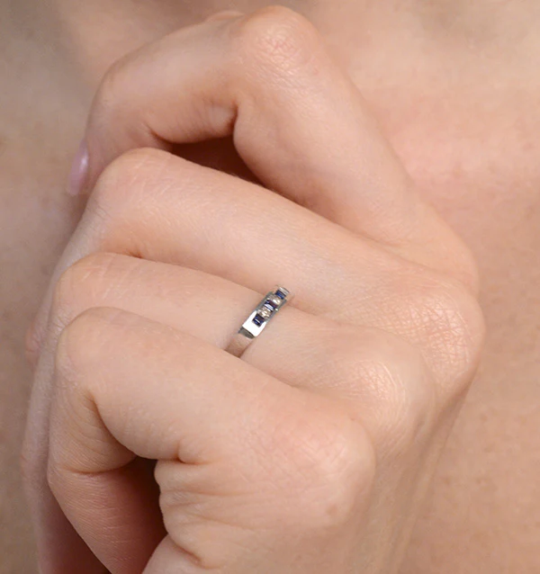 Sapphire 0.20ct And Diamond 9K White Gold Ring - Image 2