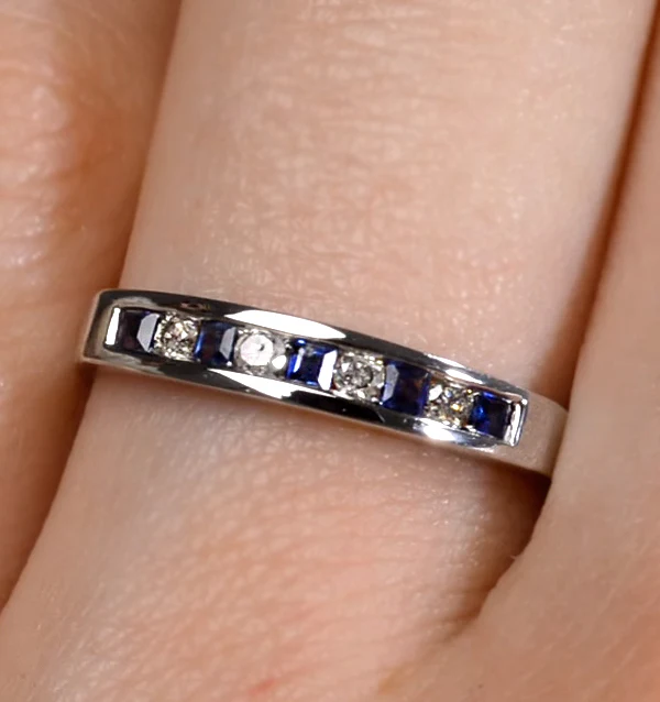 Sapphire 0.20ct And Diamond 9K White Gold Ring - Image 3