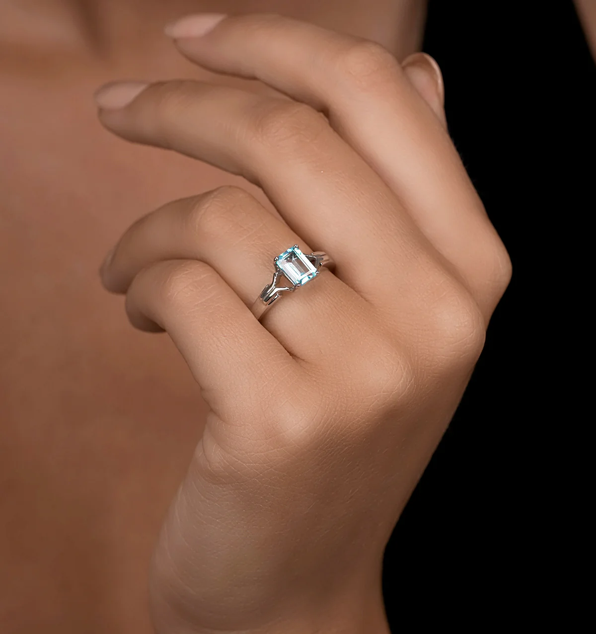 Sky Blue Topaz 1.25CT 9K White Gold Ring - Image 2